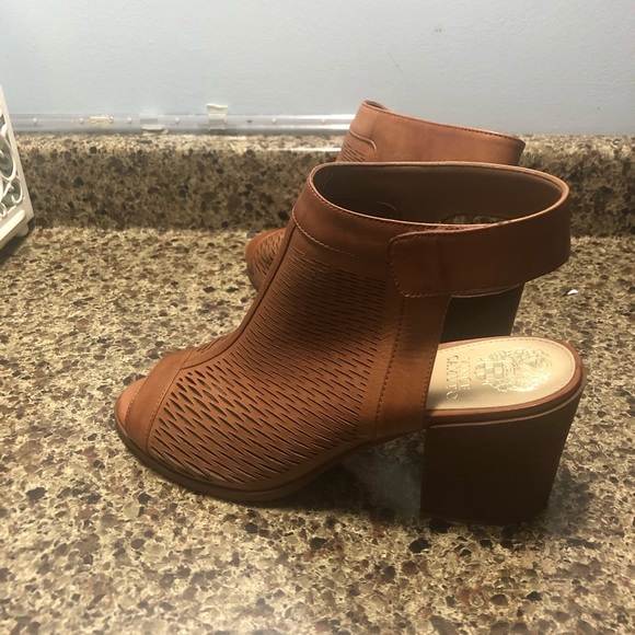 Vince Camuto Sandal - Picture 2 of 6